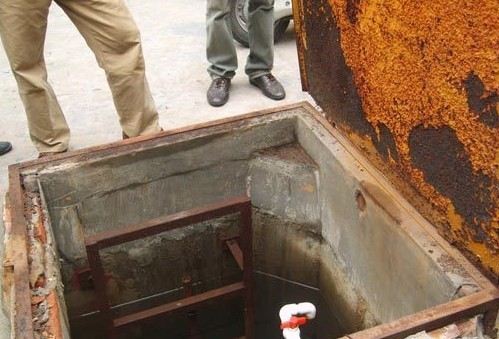 澄峰冷气公司清理污水池